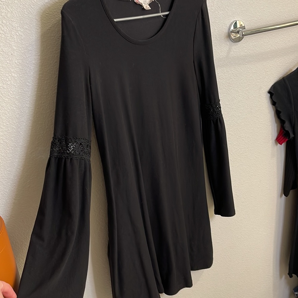 Flared arms dress